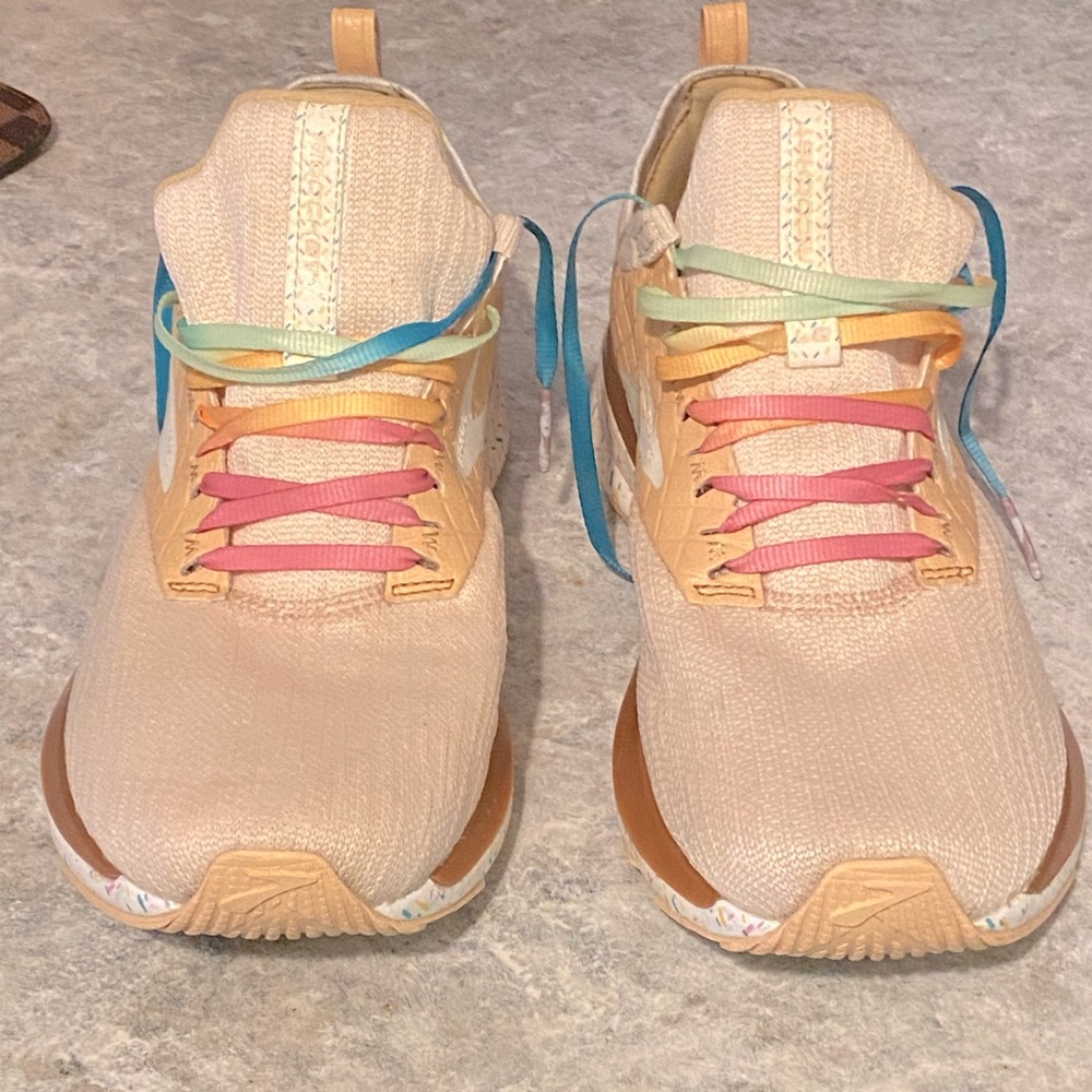 Brooks Ricochet Vanilla Sprinkles Running Shoes